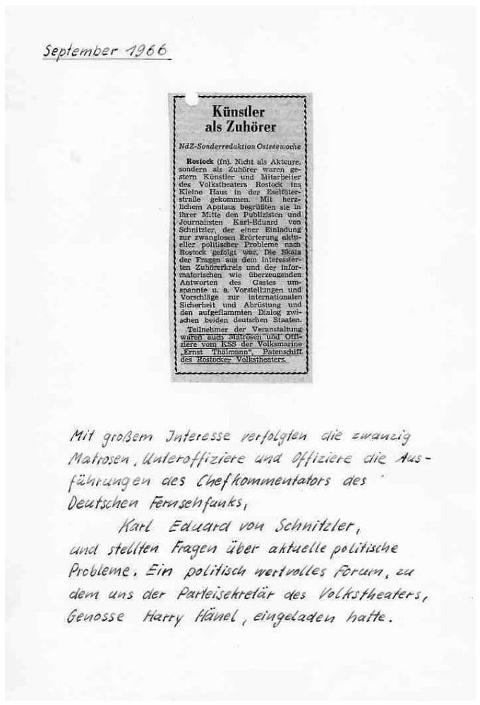 Faksimileseite mit dem aufgeklebten Zeitungsausschnitt „Künstler als Zuhörer“ und einem handschriftlichen Eintrag vom September 1966 über ein Forum mit Karl-Eduard von Schnitzler