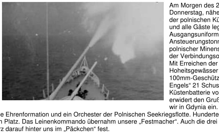 Blick vom Schiff über den Bug: das vordere 100-mm-Geschütz feuert einen Salutschuss ab, die Pulverwolke steht über der See