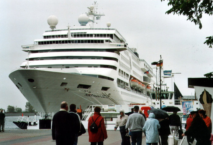 Foto vom Vereinsleben: Maiauslaufen 2004 mit der MS „Baltica“